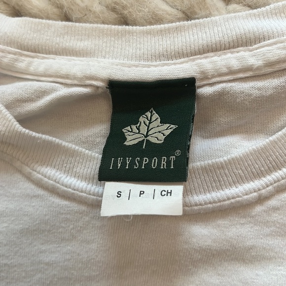 WHITE UNIVERSITY OF PENNSYLVANIA t-shirt - size small - perfect condition - Picture 2 of 2